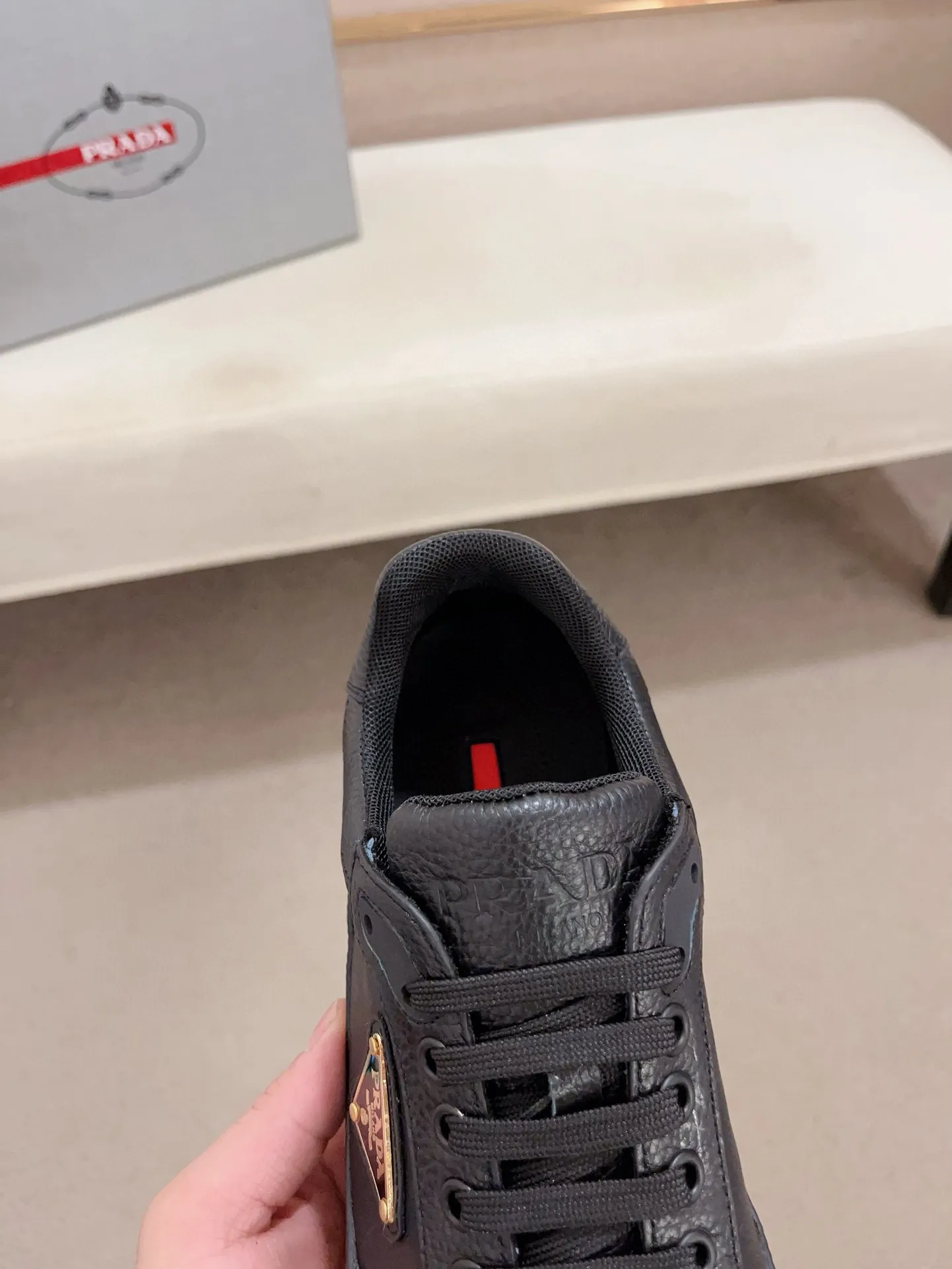 Men's shoes 💰 540💰 ✔️✔️✔️Higher version High-quality new PRADA (Prada) counters are launched at the same time. The new men's shoes and 😘 fabrics are made of high-tech glue-making technology. Lining: Full cowhide lining. 👍🏿 High-end ☄️ air-cushion molded anti-slip rubber outsole, exquisite lines, simple and elegant, comfortable and high-end for leisure travel. Code number: 38 to 44 (45 can be customized and cannot be returned or exchanged)